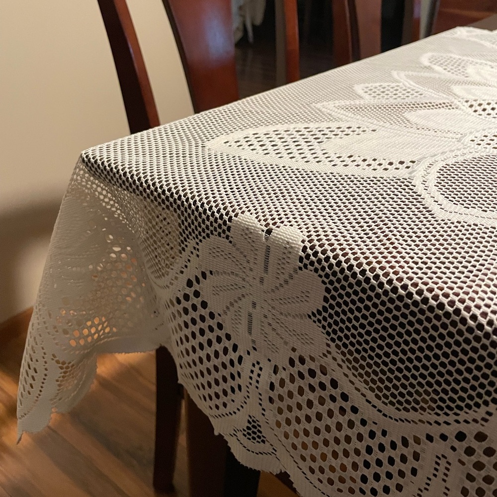 🐚 Lace Table Cover